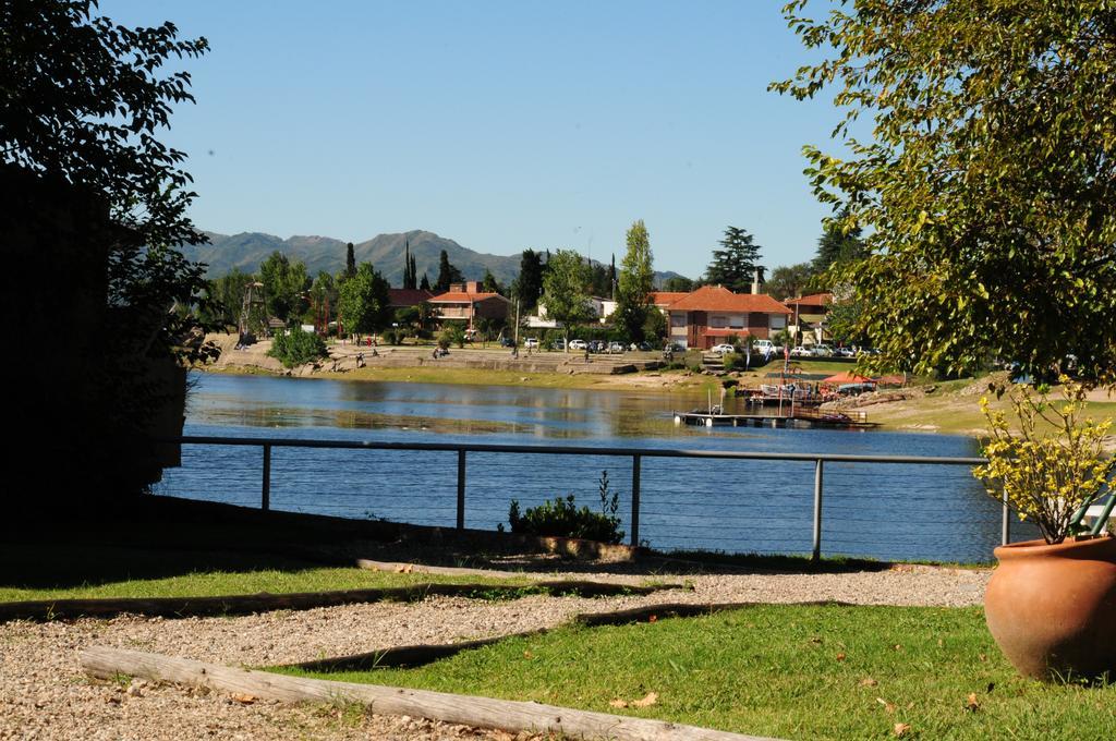 Hostal De La Costa Villa Carlos Paz Esterno foto